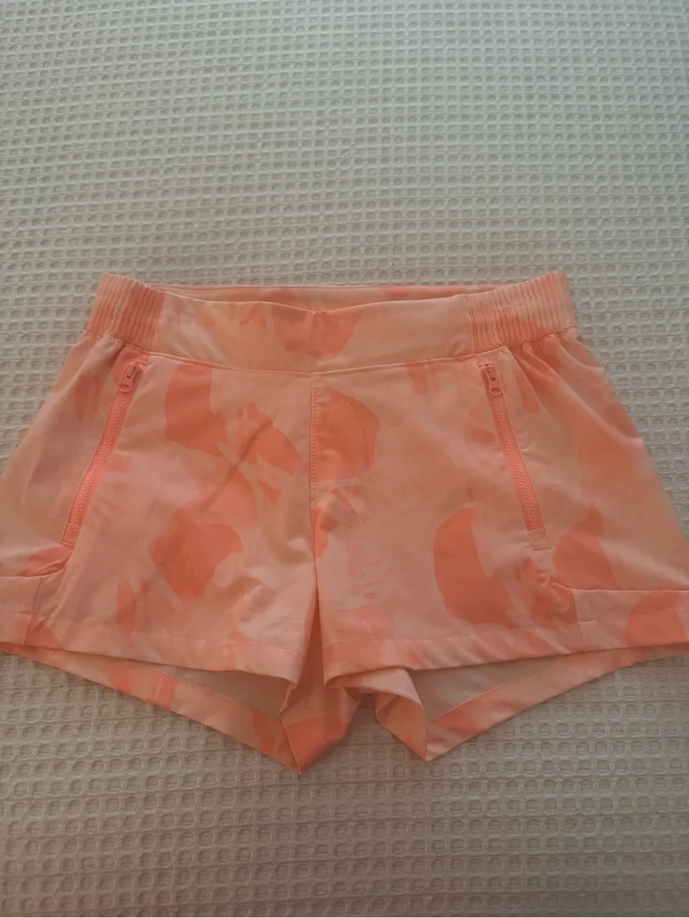 Columbia PFG Tidal II performance shorts feature a vibrant palm print and conven